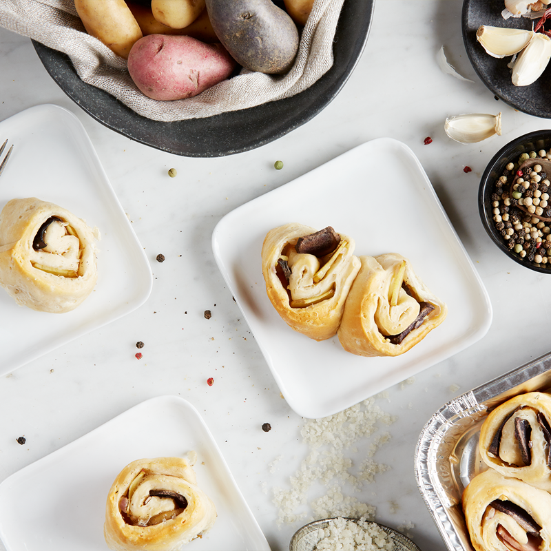 Potatoes, Sea Salt + Roasted Garlic Rolls | Reynolds Brands