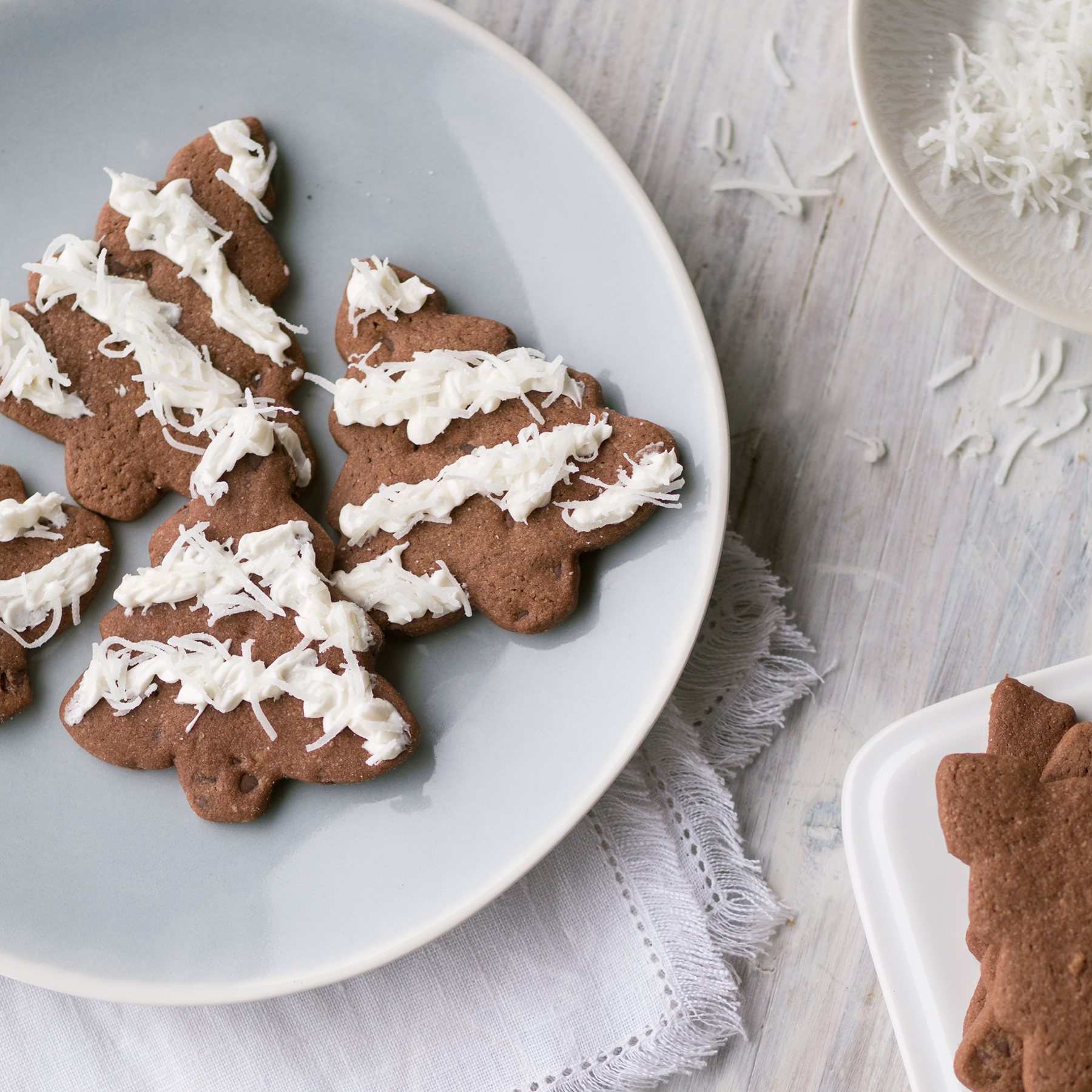 Chocolate Cookie Cut-Outs with Marshmallow Frosting | Reynolds Brands