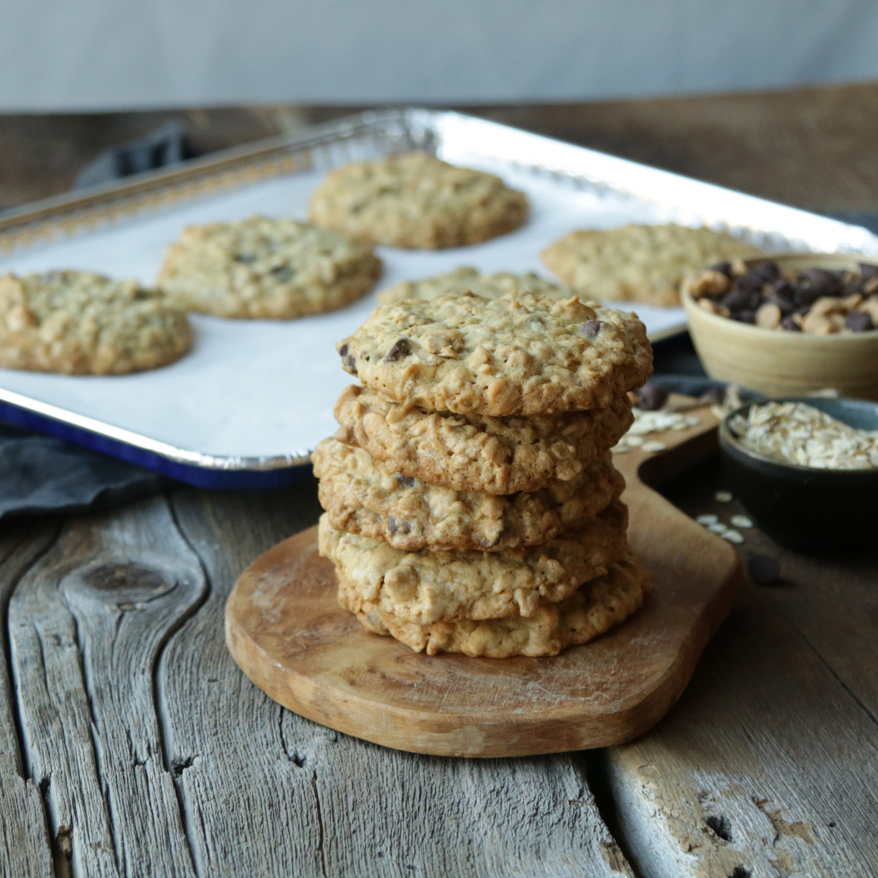 Peanut Butter Chocolate Chip Oatmeal Cookies | Reynolds Brands