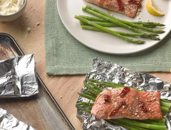 Salmon with Asparagus &amp; Sun-dried Tomatoes