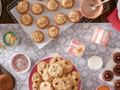 Decorate Treats Using a Pastry Bag Made of Parchment – It’s Easy!